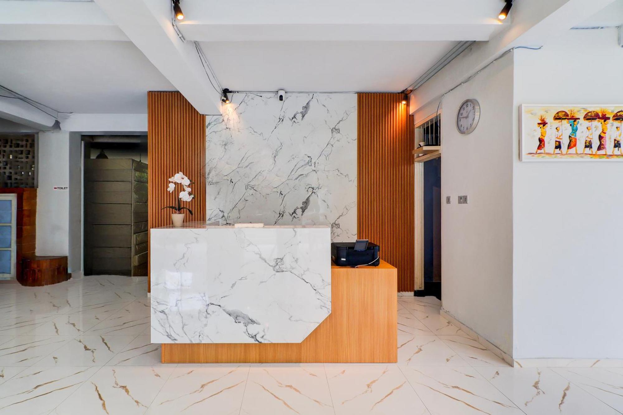 Townhouse Oak Near Formerly Sayang Maha Merta Hotel