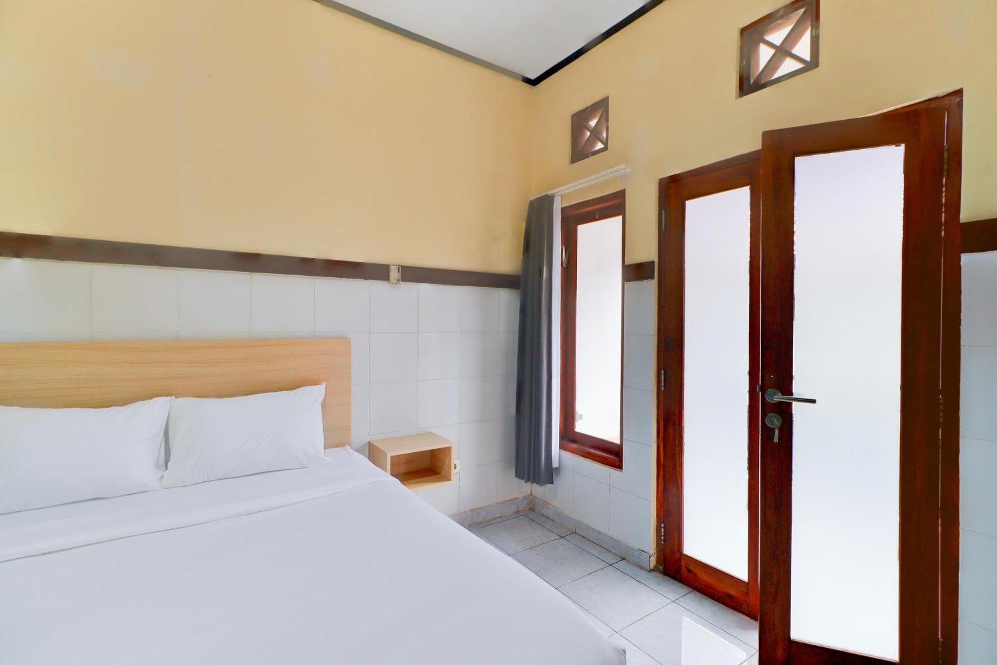 Townhouse Oak Near Formerly Sayang Maha Merta Hotel