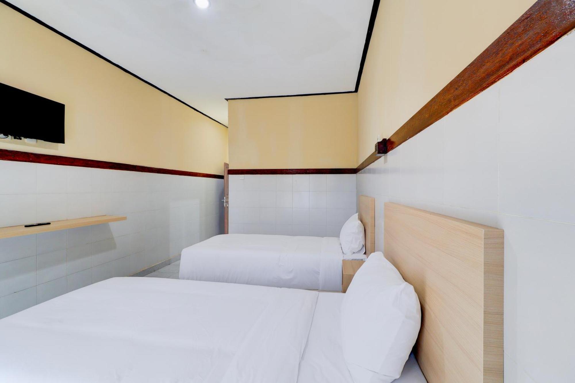 Hotel Townhouse Oak Near Formerly Sayang Maha Merta