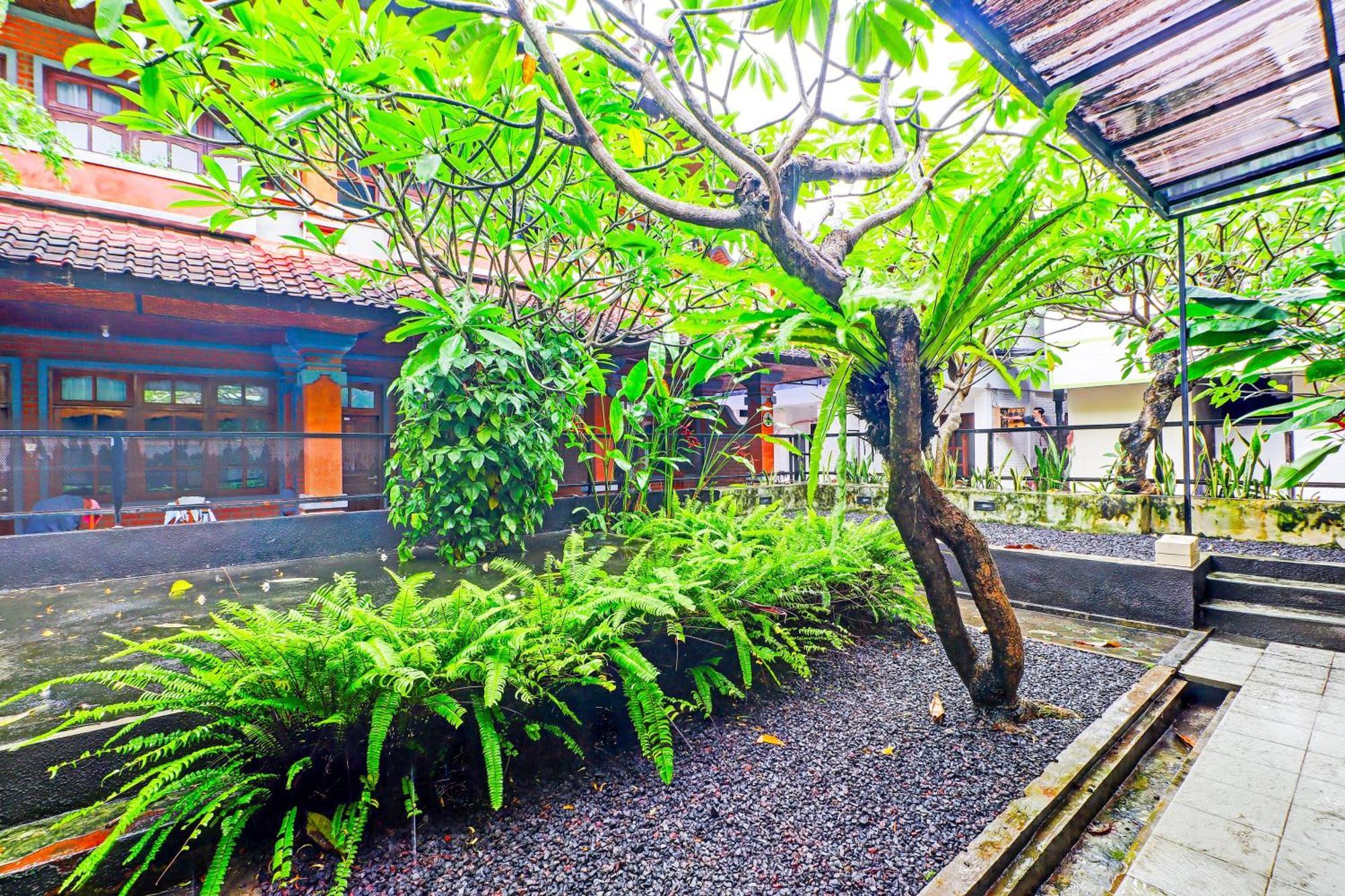Townhouse Oak Near Formerly Sayang Maha Merta Hotel 2*
