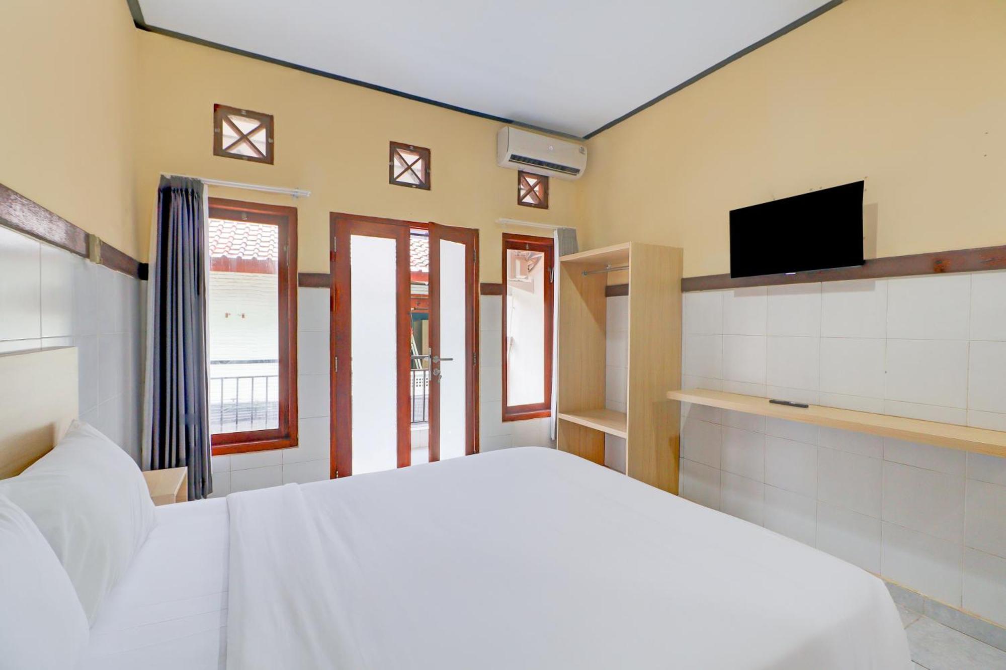 Hotel Townhouse Oak Near Formerly Sayang Maha Merta 2*