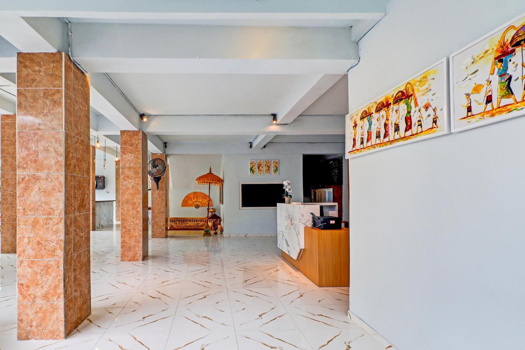 Townhouse Oak Near Formerly Sayang Maha Merta Hotel 2*