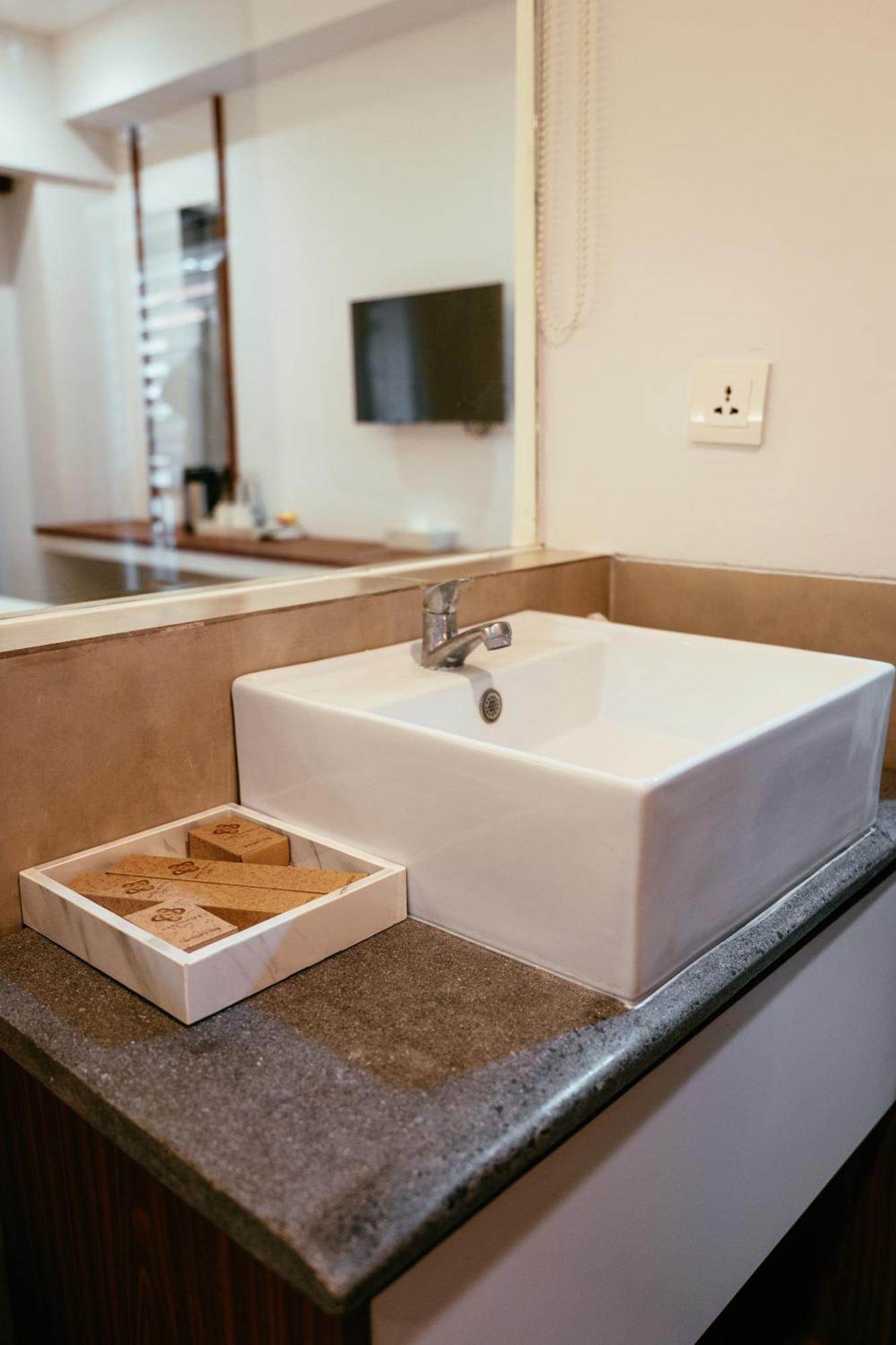 Nadi Hotel 4*