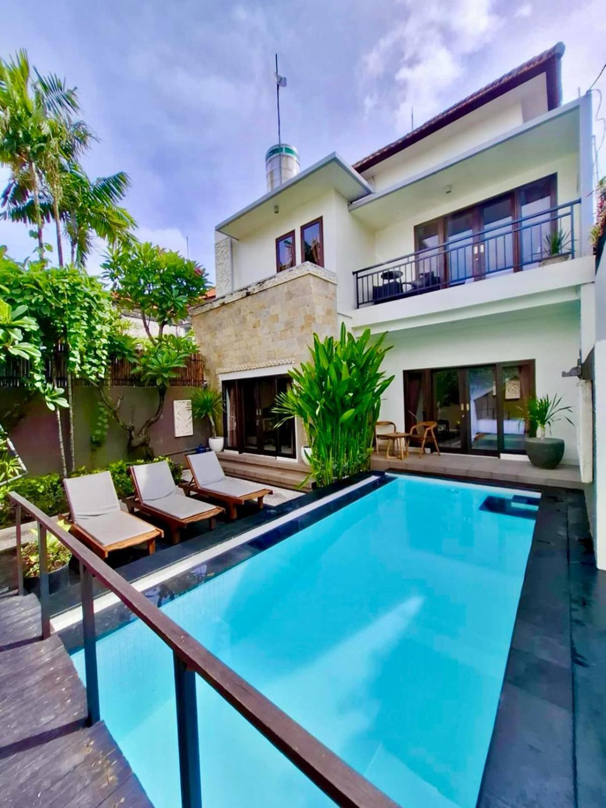 Villa Dewi - - 6 Bedroom - Great Location Legian (Bali)