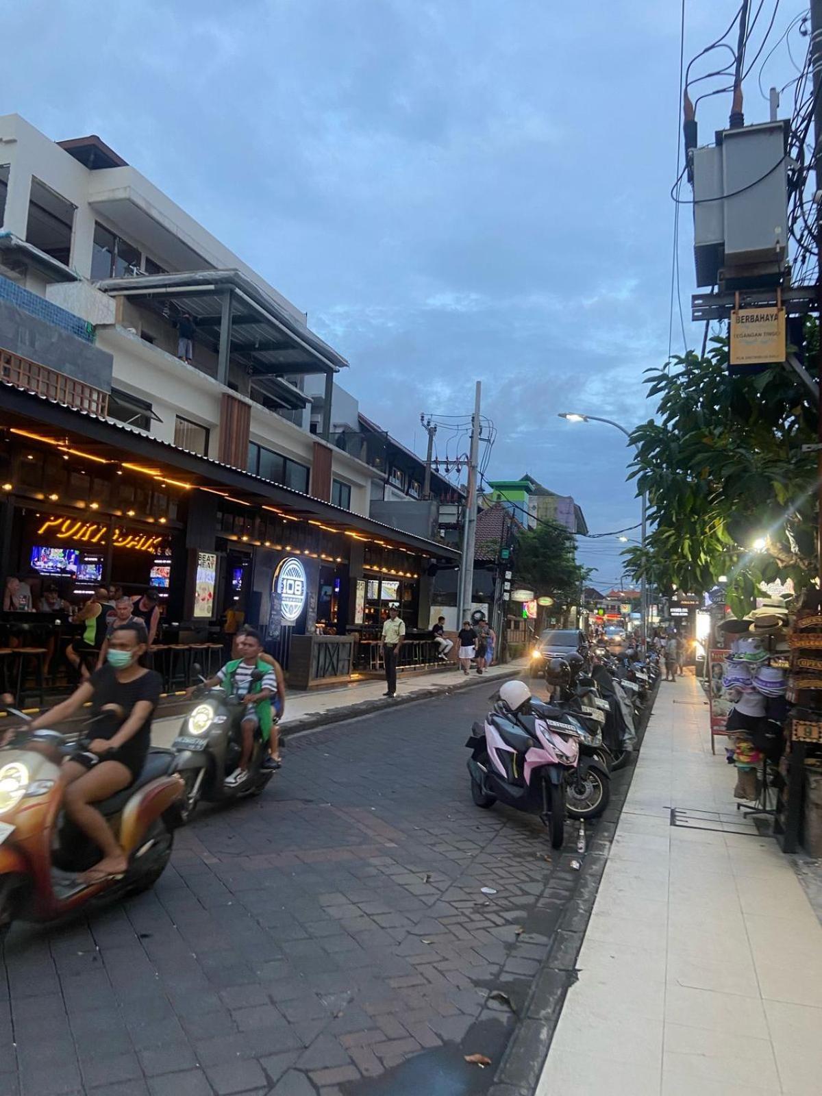 Wisma tamu Cozy Kuta - 1 Minutes To The By Micky Studio2 Legian (Bali)