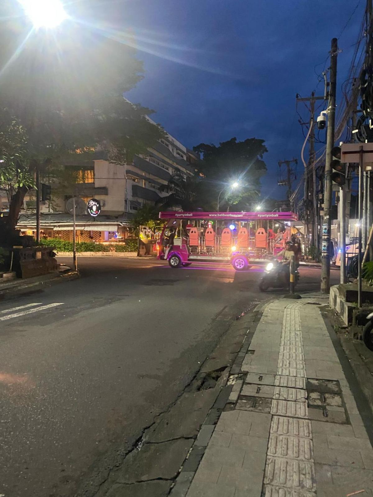 Wisma tamu Cozy Kuta - 1 Minutes To The By Micky Studio2