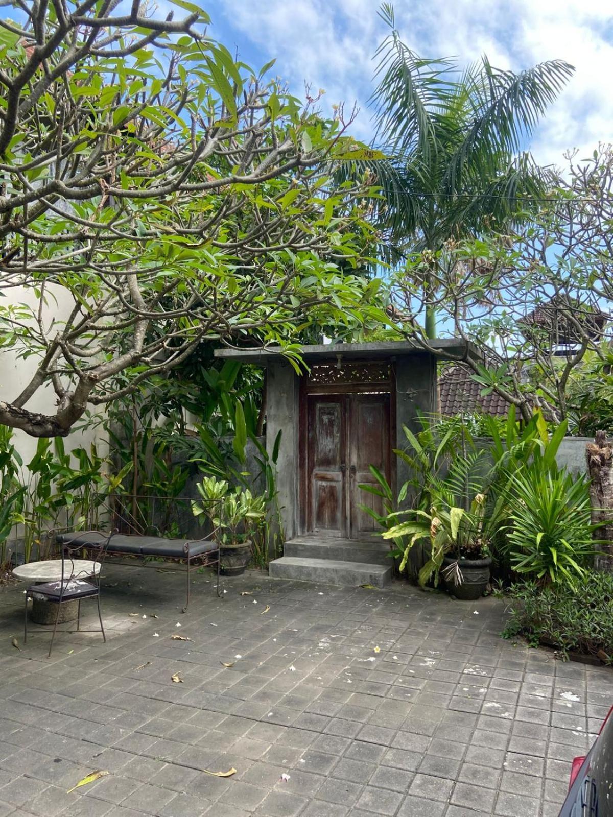 P Kuta-3minutes To The By Micky Legian (Bali)
