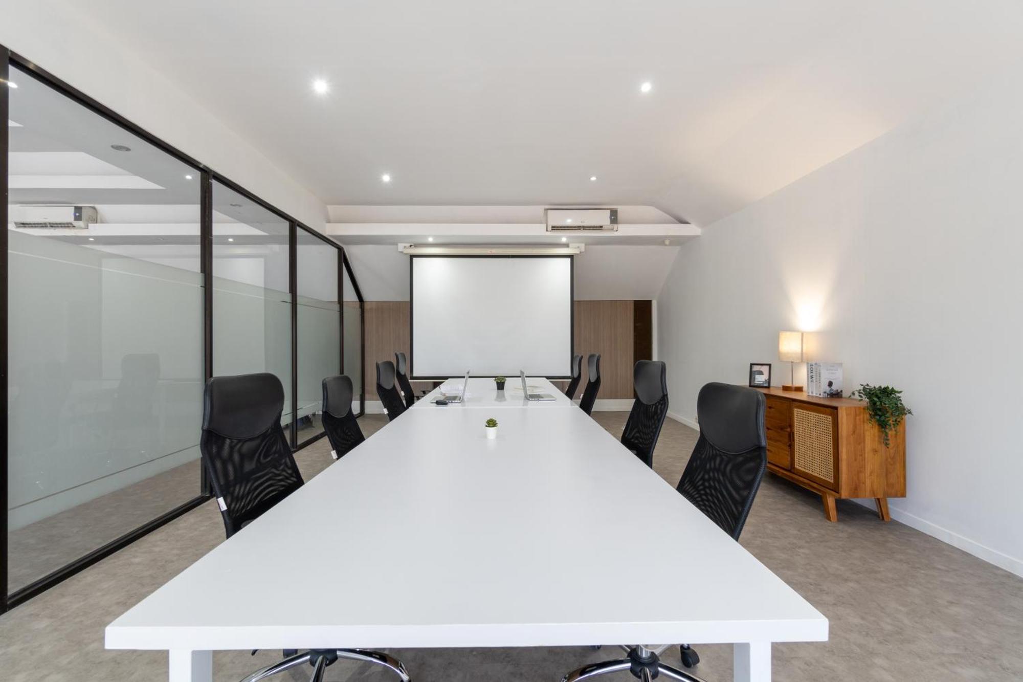 Aparthotel Bustle Base Coliving And Coworking Space Legian