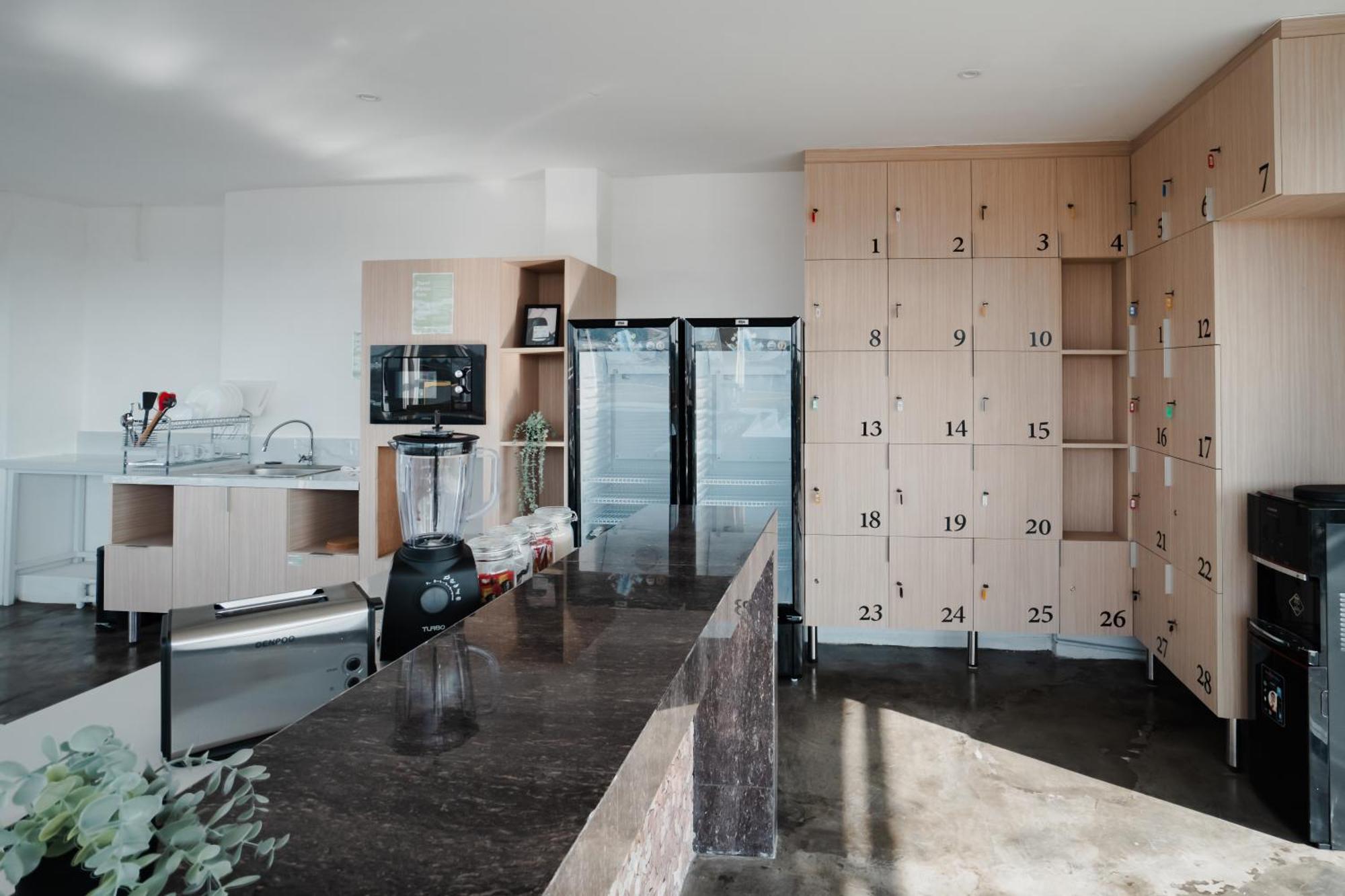 Bustle Base Coliving And Coworking Space Aparthotel *