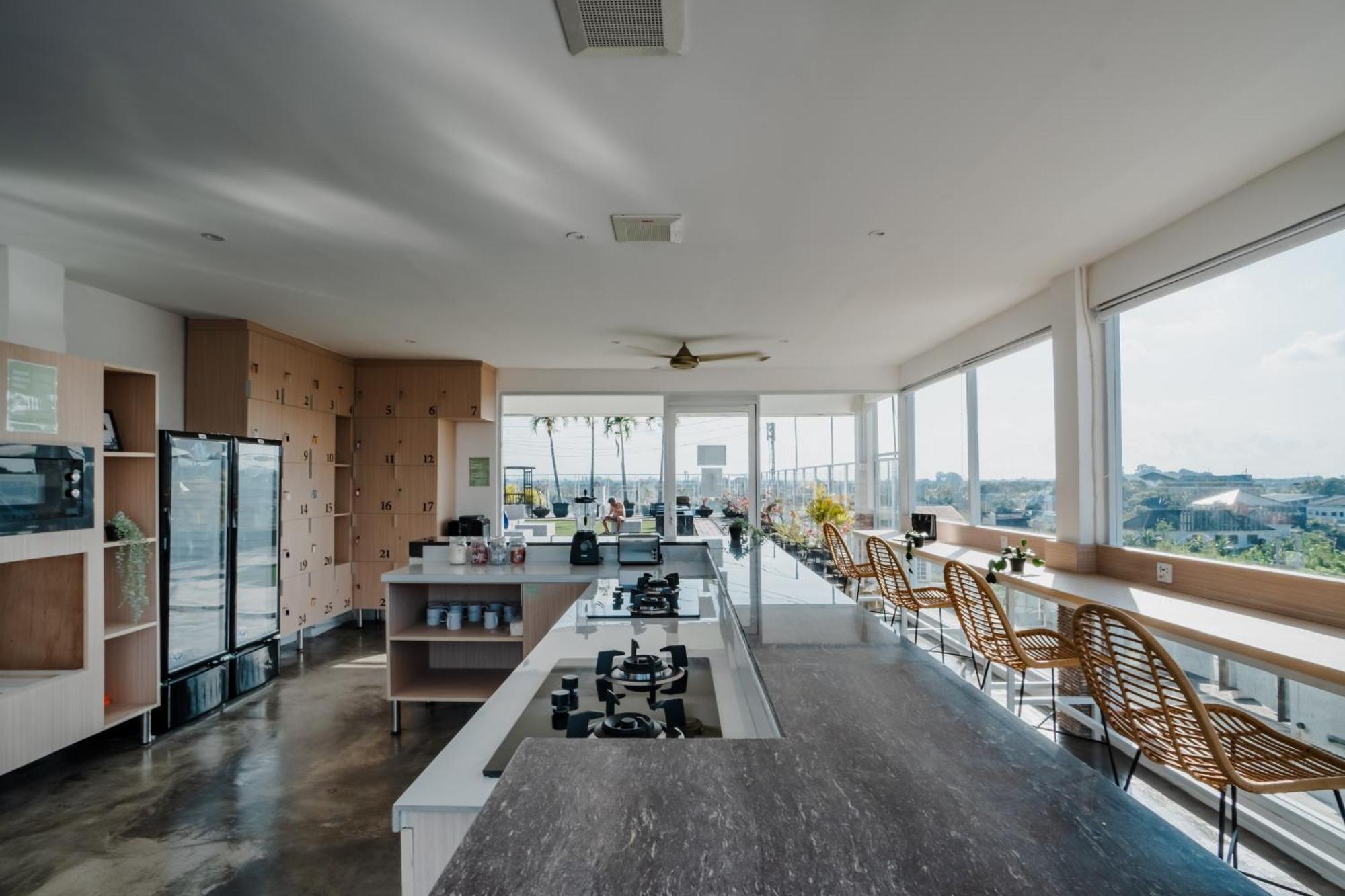 Aparthotel Bustle Base Coliving And Coworking Space