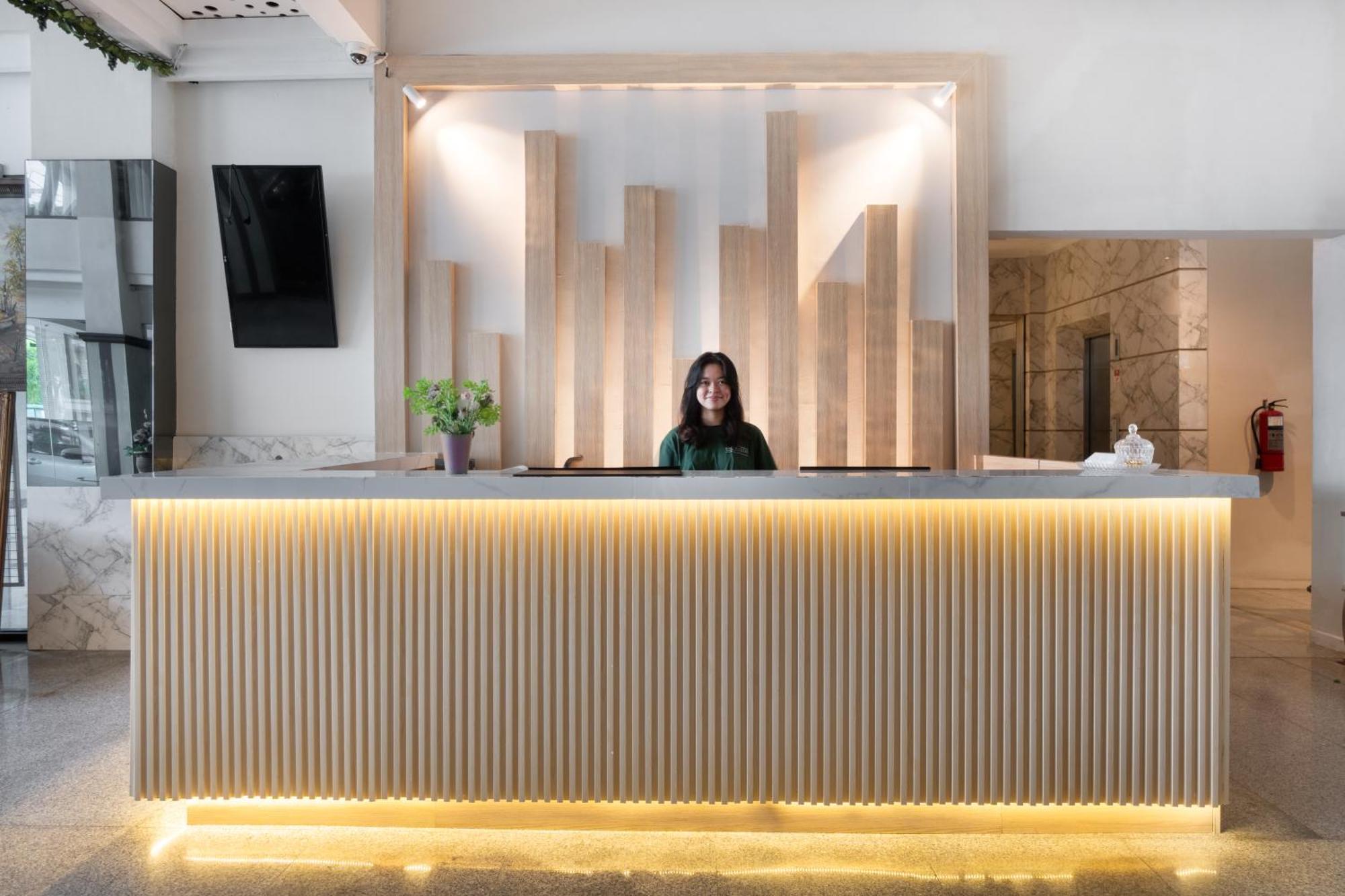 Bustle Base Coliving And Coworking Space Aparthotel Legian