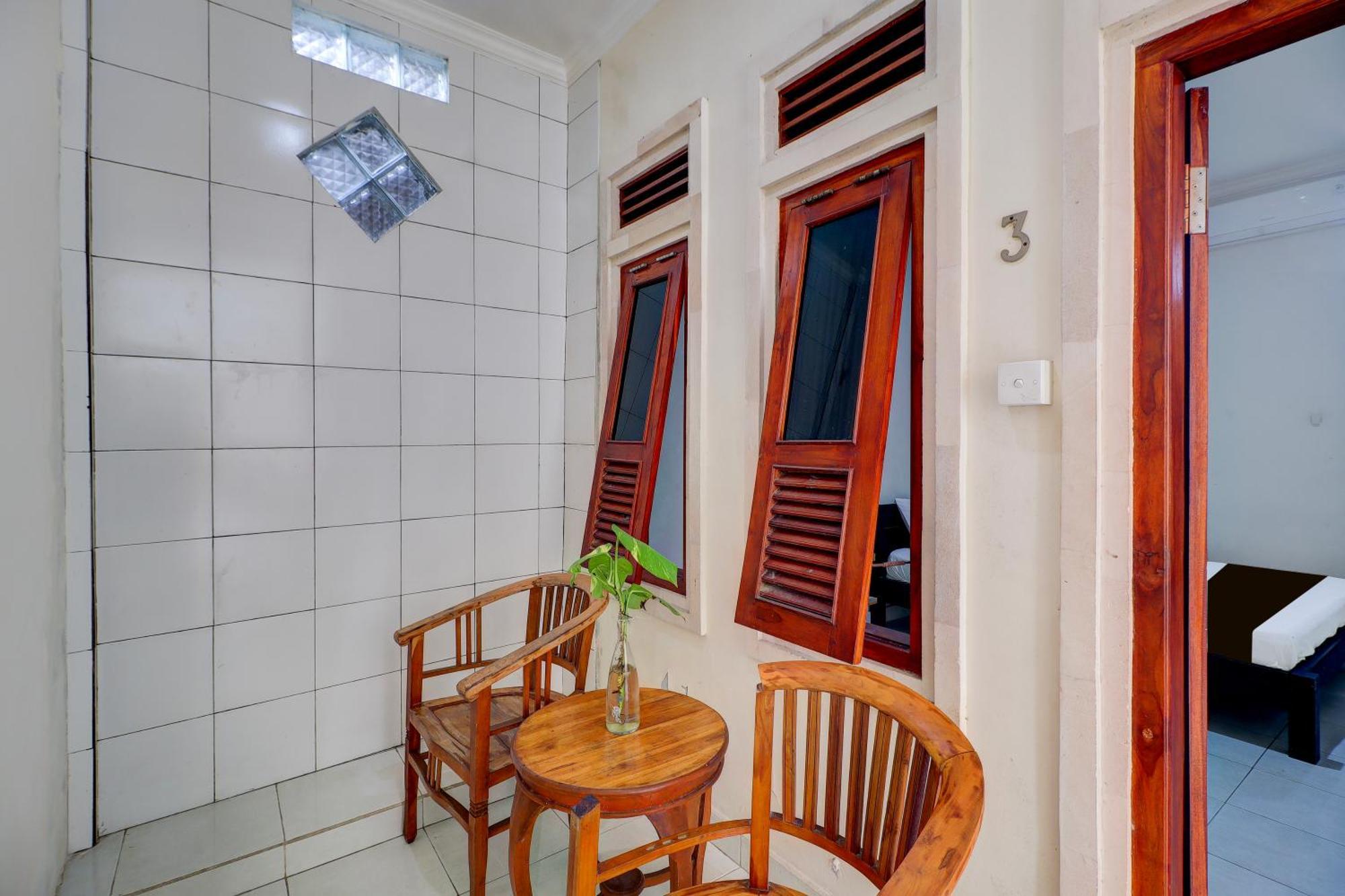 Collection O Bali Near Beachwalk Shopping Center Formerly Budget Door Legian (Bali)
