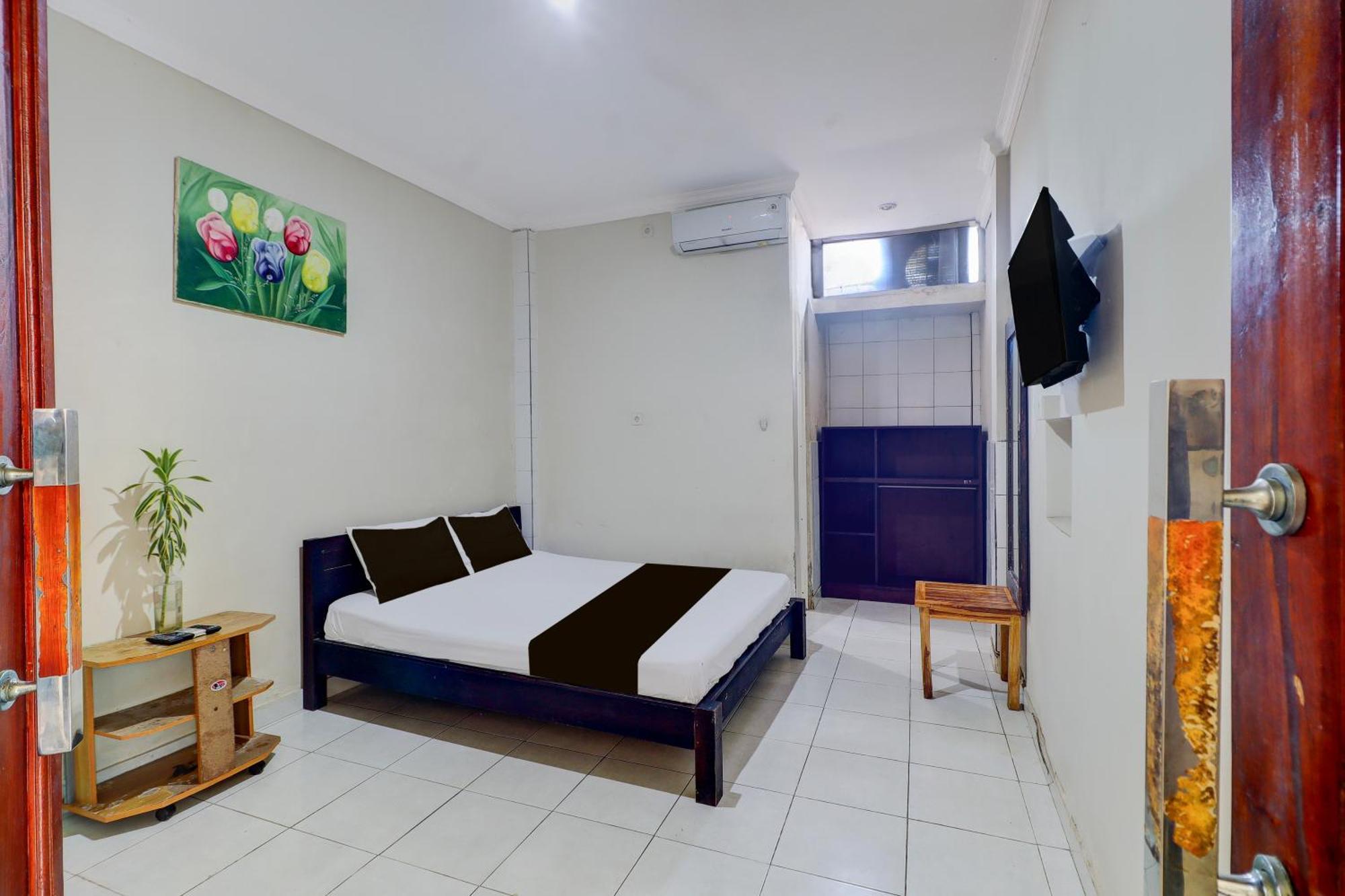 Collection O Bali Near Beachwalk Shopping Center Formerly Budget Door Hotel 2*