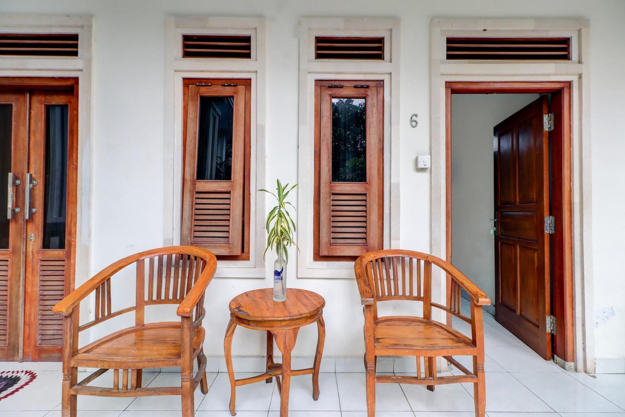 Collection O Bali Near Beachwalk Shopping Center Formerly Budget Door Hotel 2*