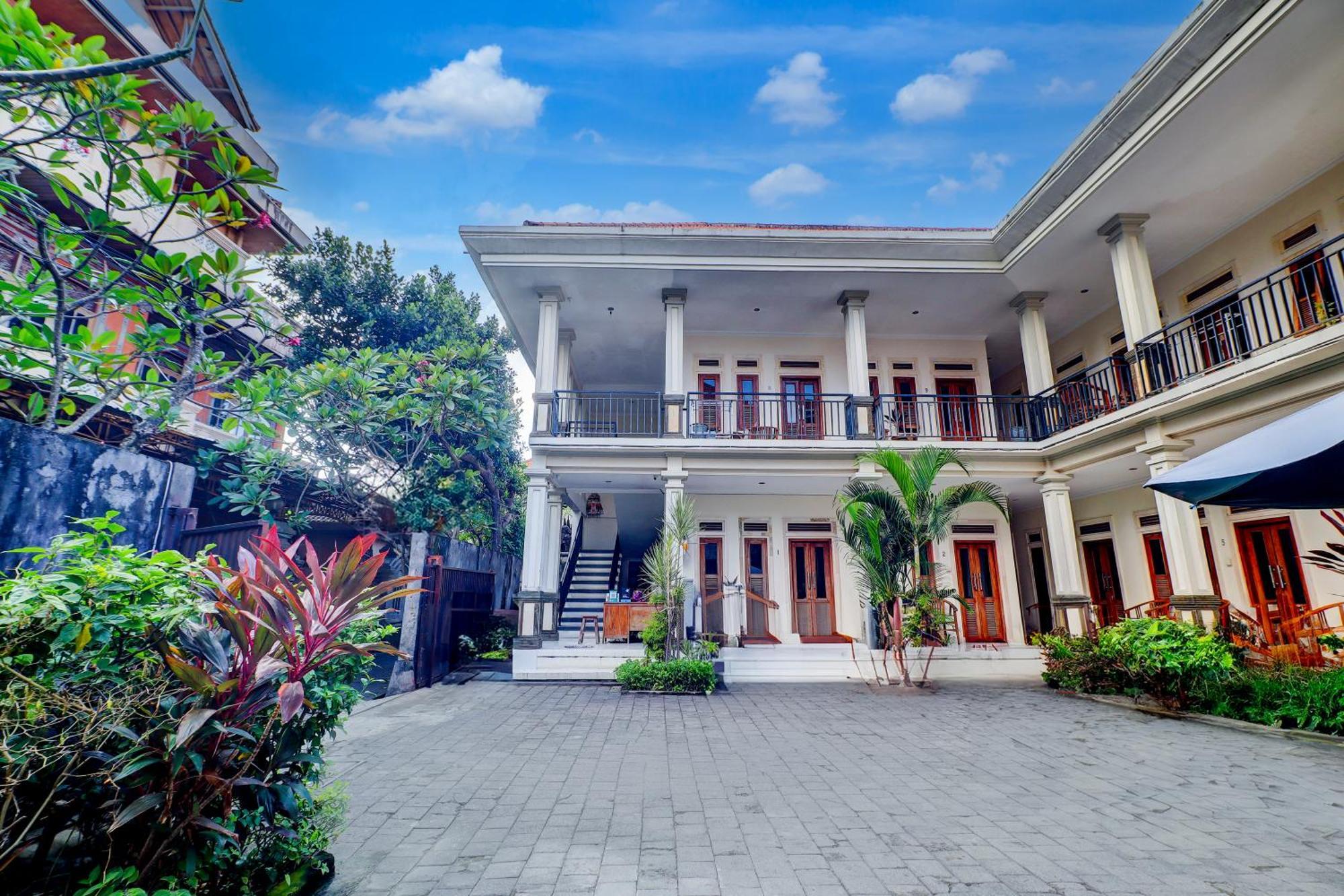 Collection O Bali Near Beachwalk Shopping Center Formerly Budget Door Hotel
