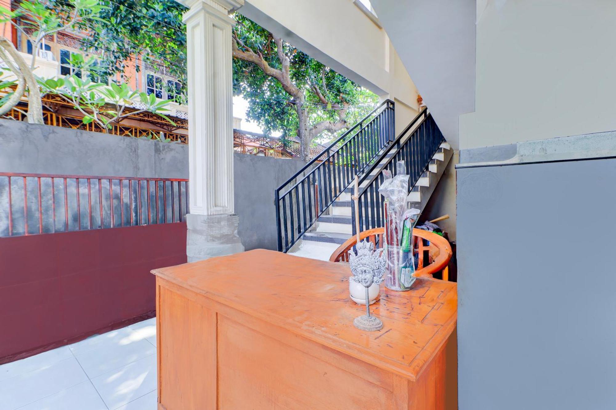 Collection O Bali Near Beachwalk Shopping Center Formerly Budget Door Hotel Legian (Bali)