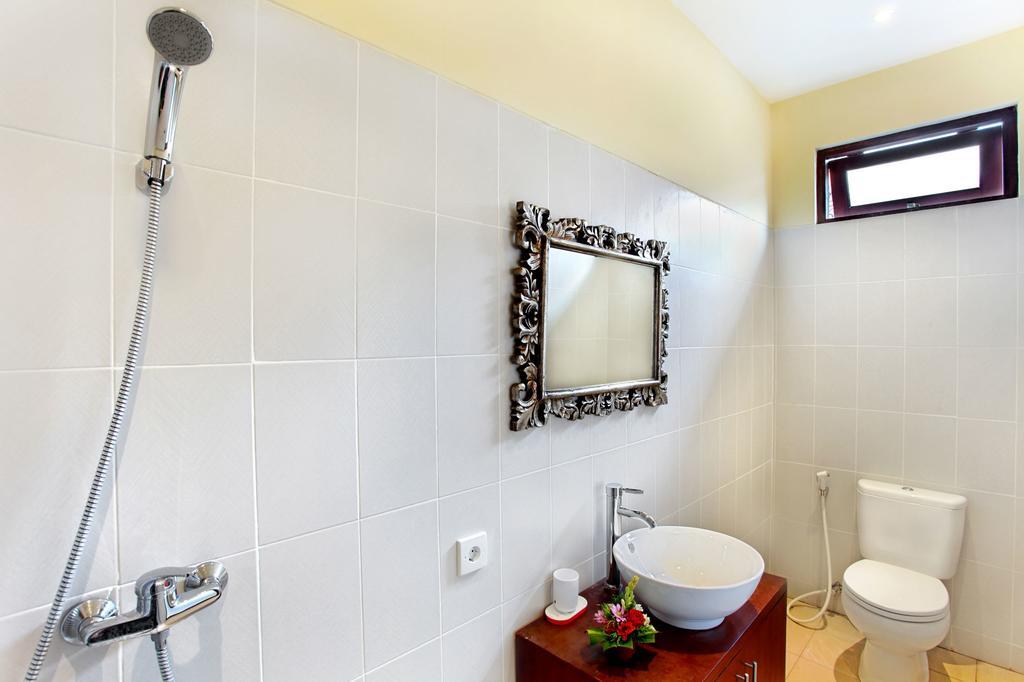 Legian Beach Villas Hotel 3*