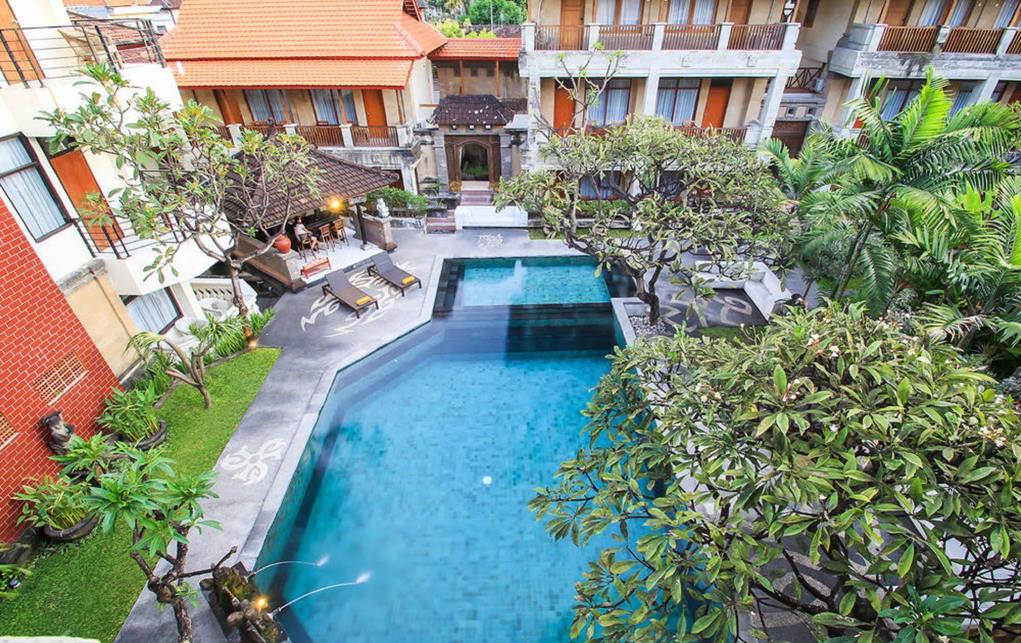 Hotel Fourteen Roses 3*