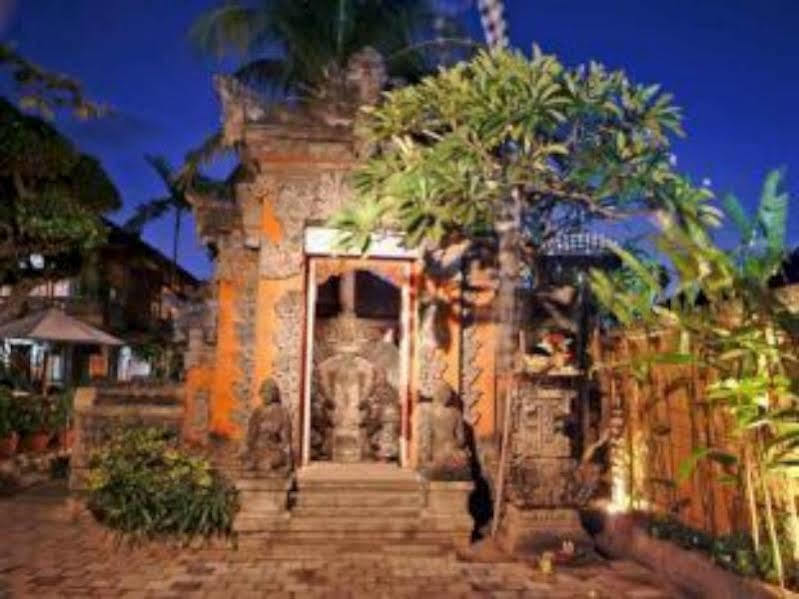 Hotel Adi Dharma 4*