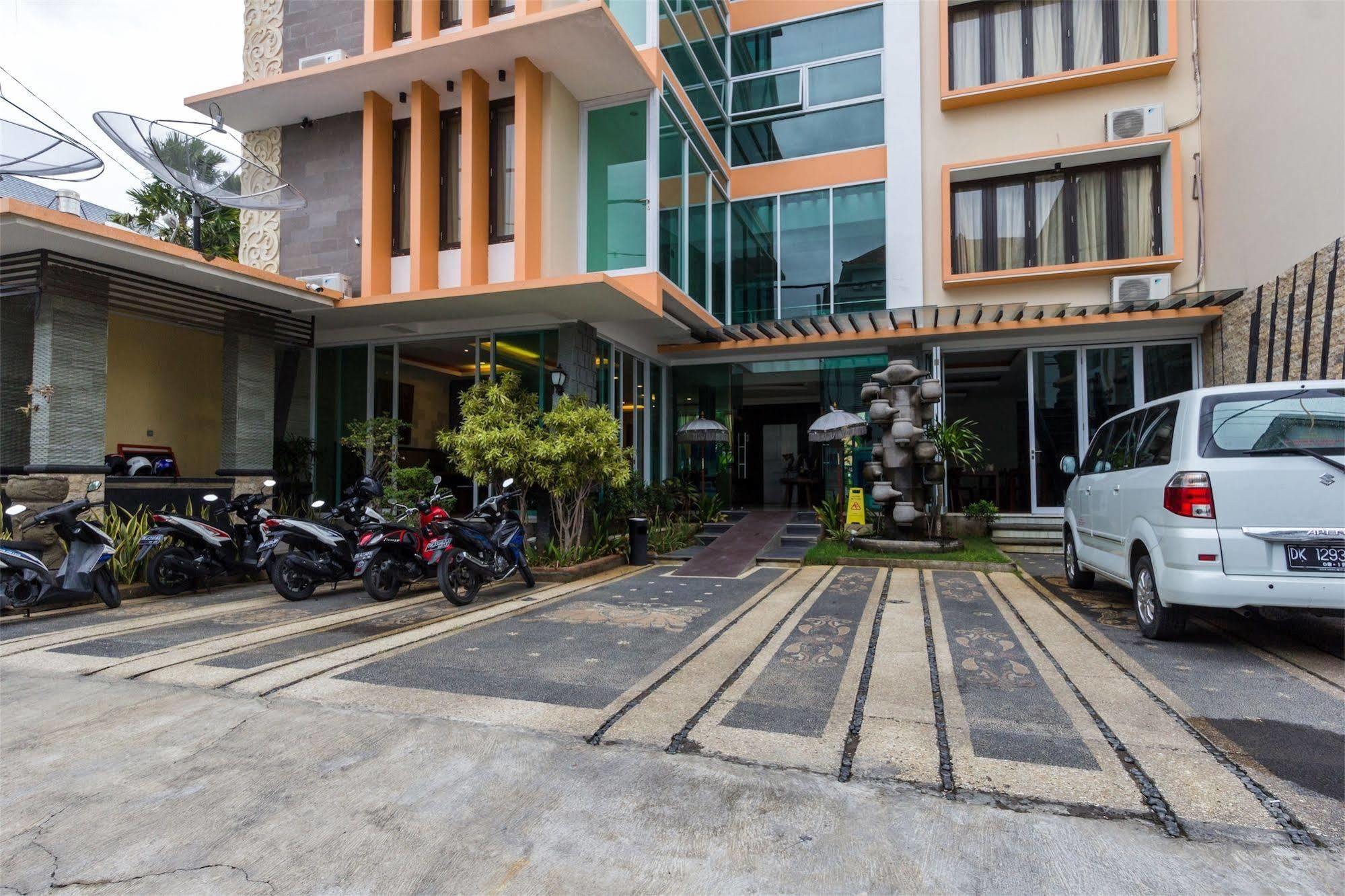 Hotel Reddoorz @ Shri Lakshmi Seminyak Legian