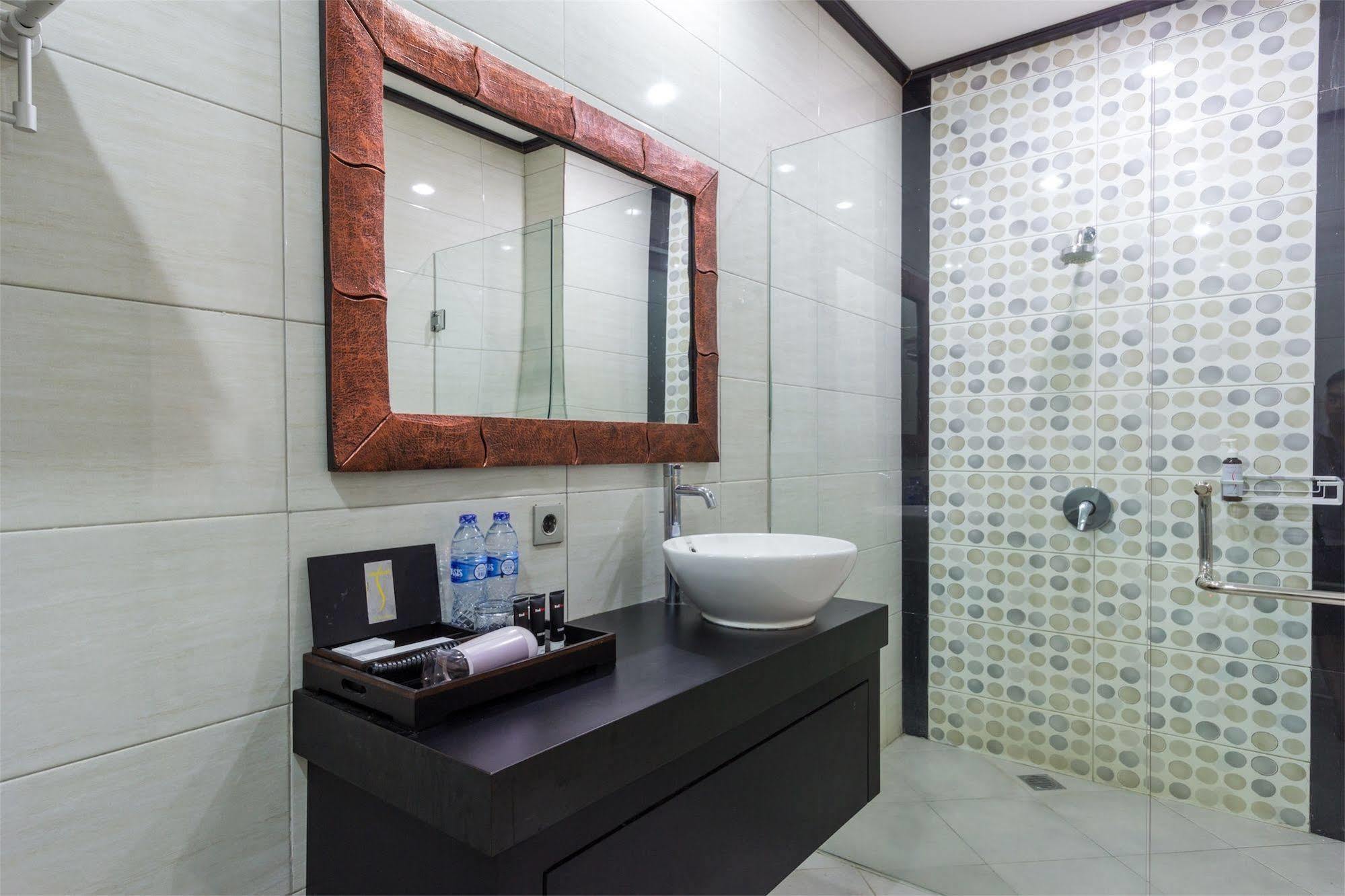Hotel Reddoorz @ Shri Lakshmi Seminyak