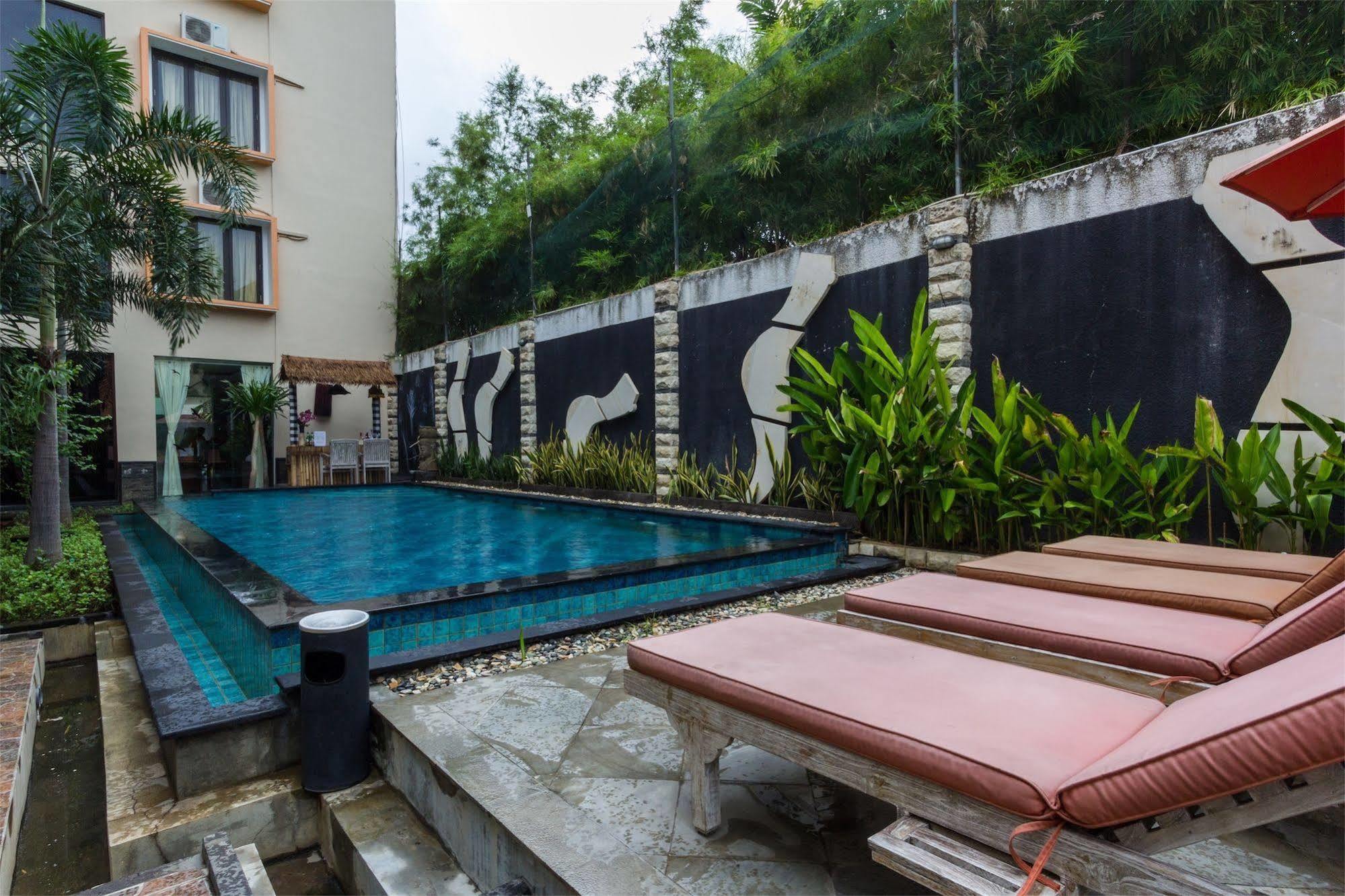 Hotel Reddoorz @ Shri Lakshmi Seminyak