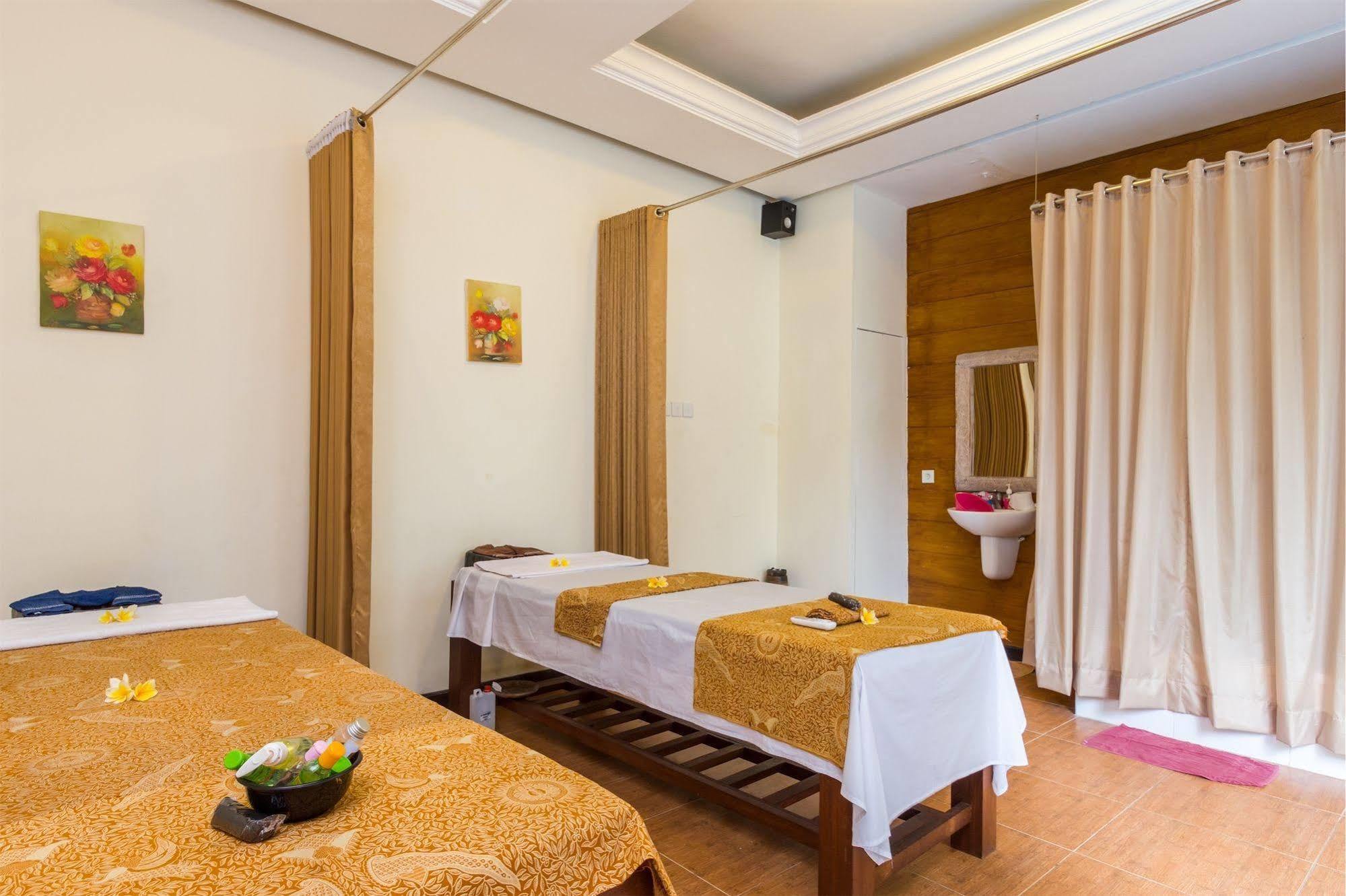 Reddoorz @ Shri Lakshmi Seminyak Hotel 3*