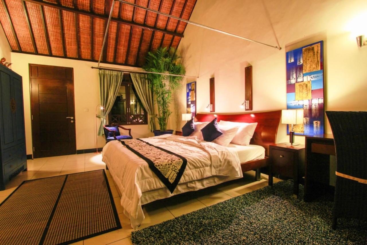 Nyumpene Villa *