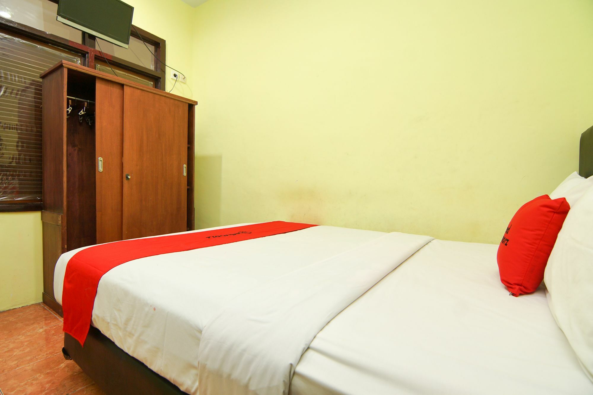 Hotel Reddoorz @ Patimura 2*