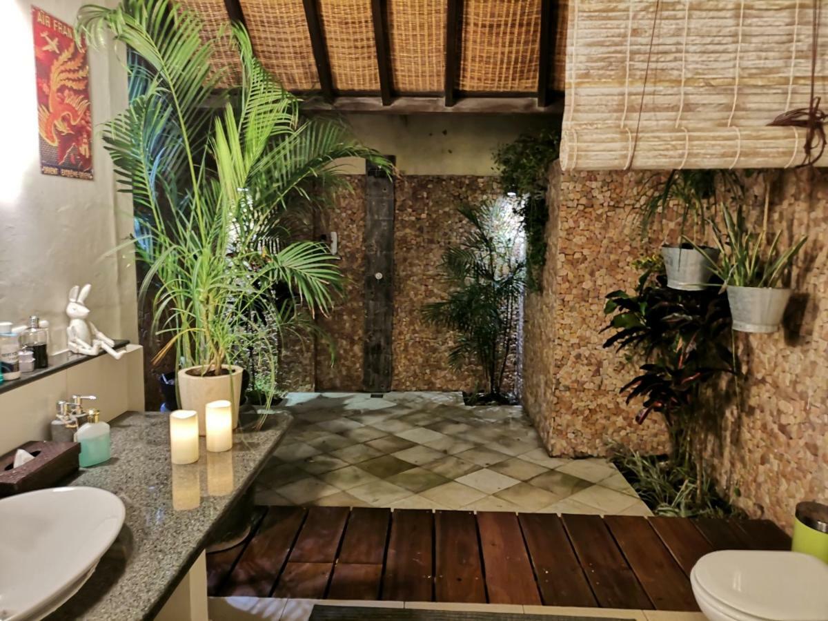 Nyumpene Legian (Bali)