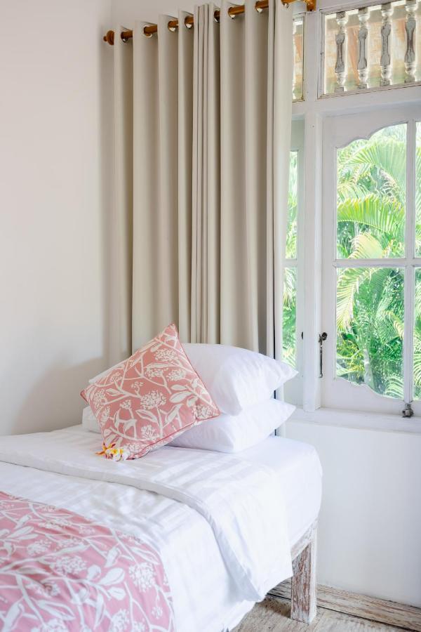 Tropical House - *