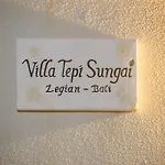 Villa Tepi Sungai