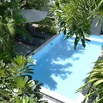 Marinos Place