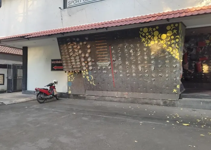 Mirah Hostel Legian