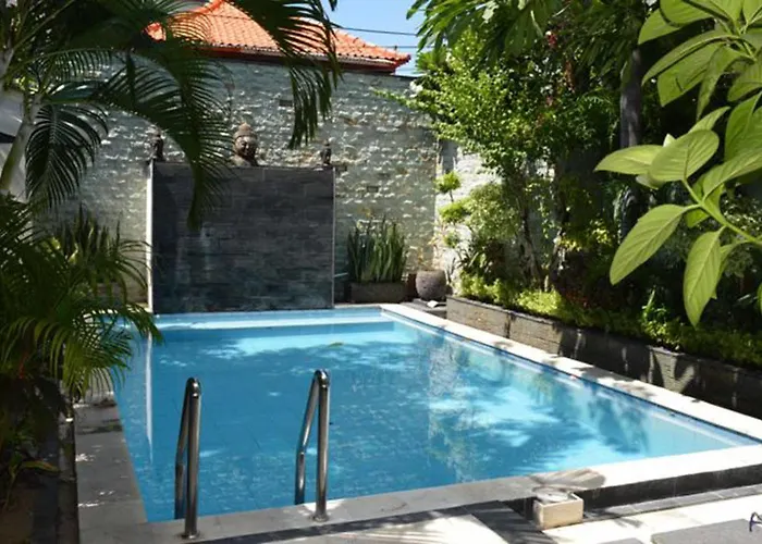 Marinos Place
