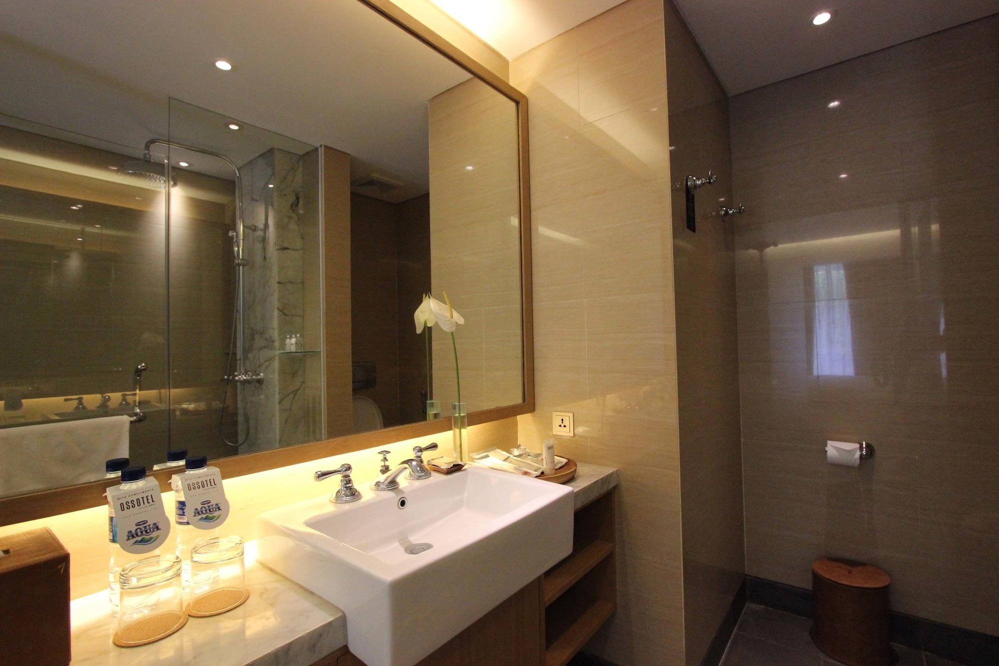 Ossotel 4* Legian (Bali)