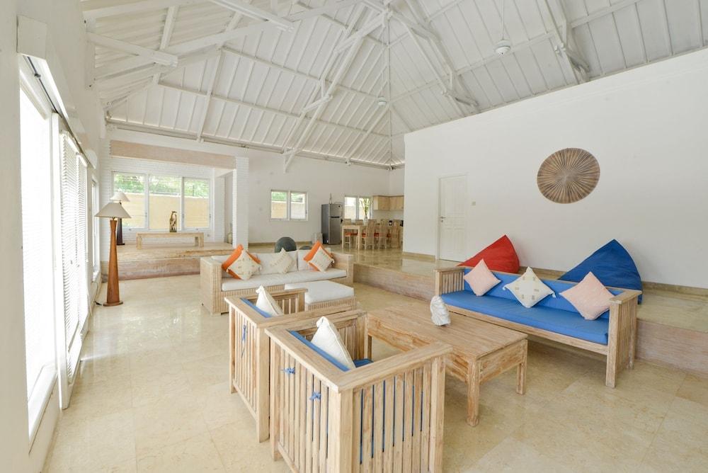 Hotel Del Mar Canggu 3*