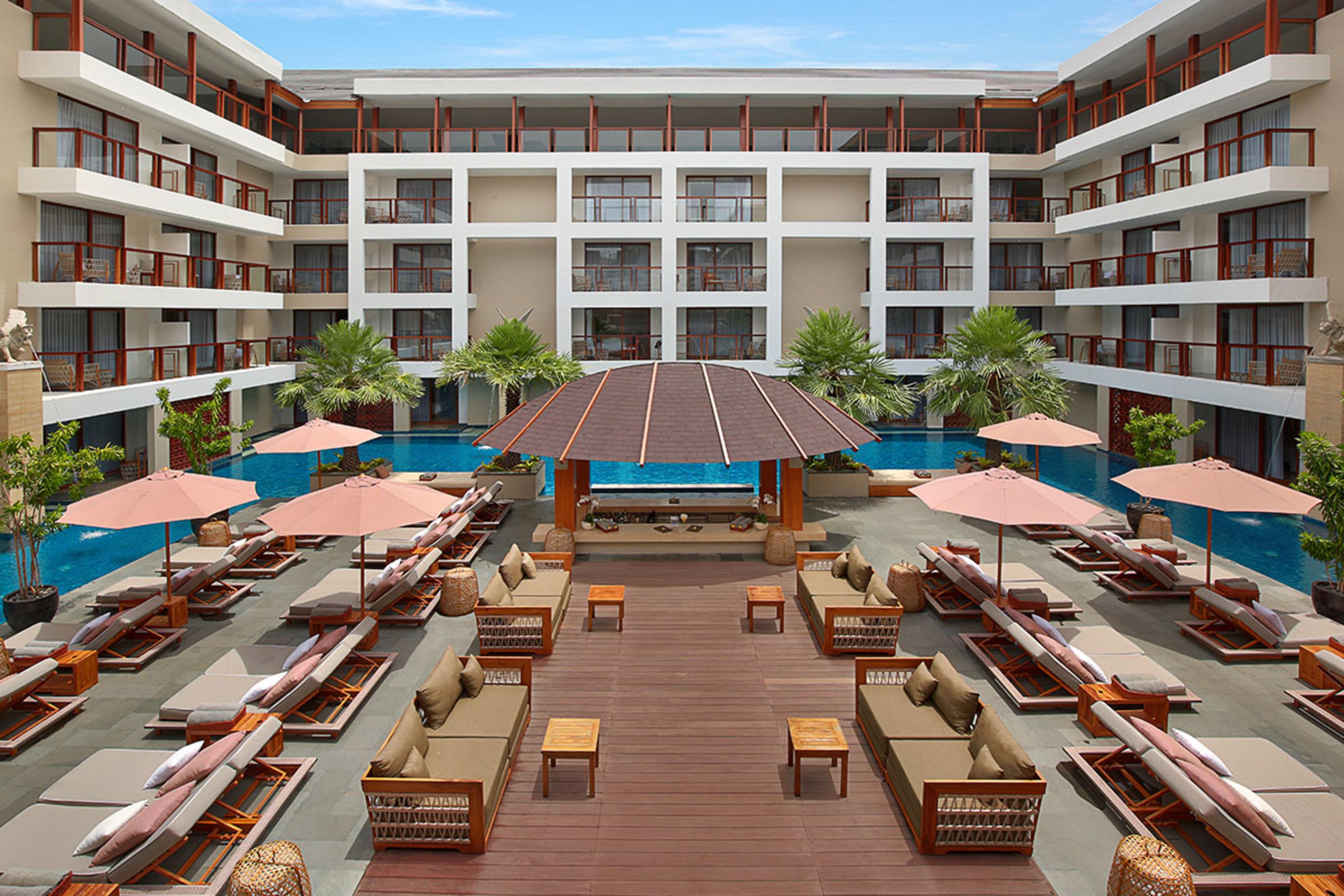 The Bandha & Hotel Legian (Bali)