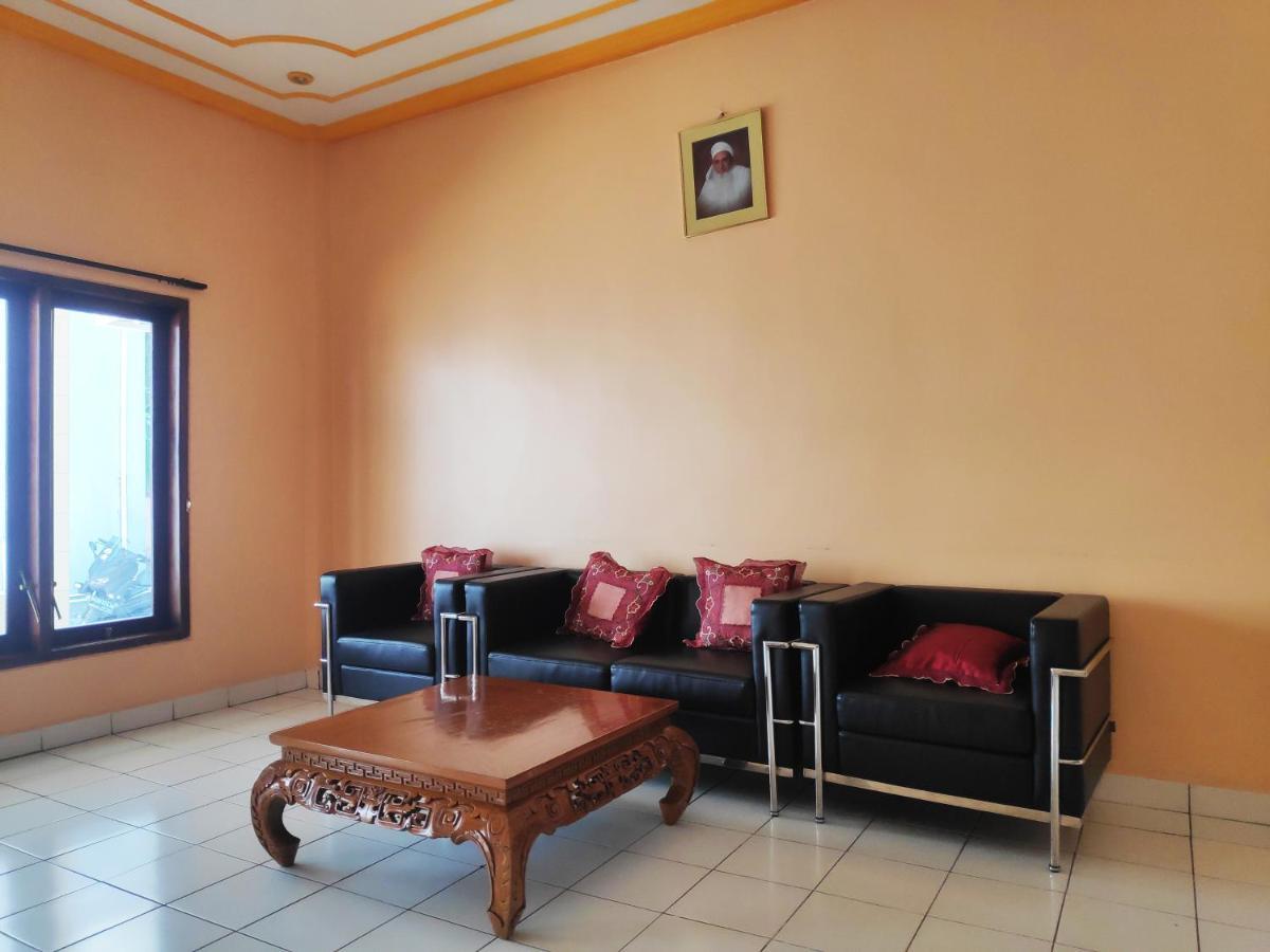 Oyo 91112 Tara Kost Legian (Bali)