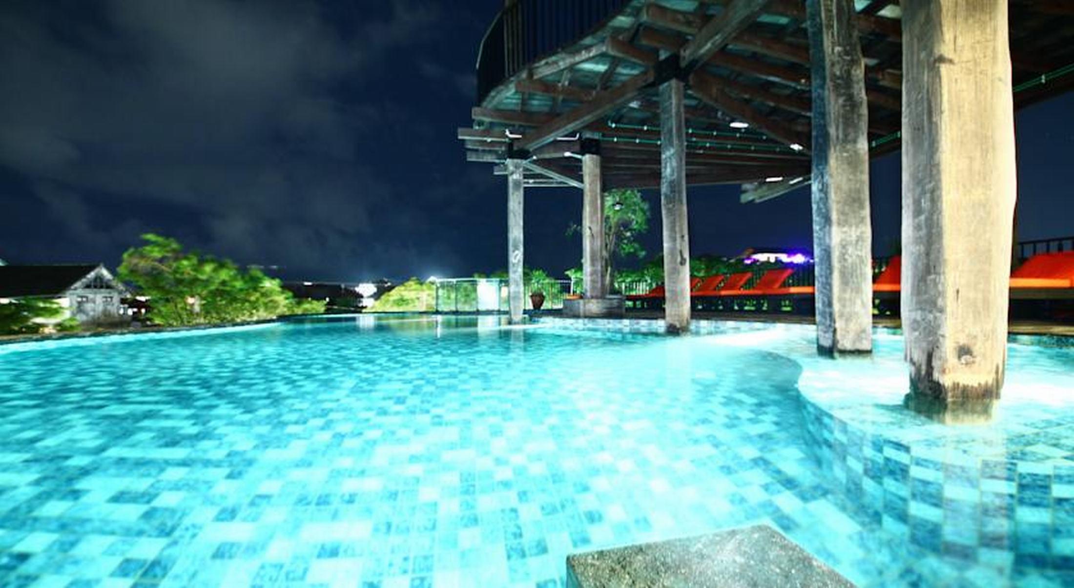 Sun Island & Hotel