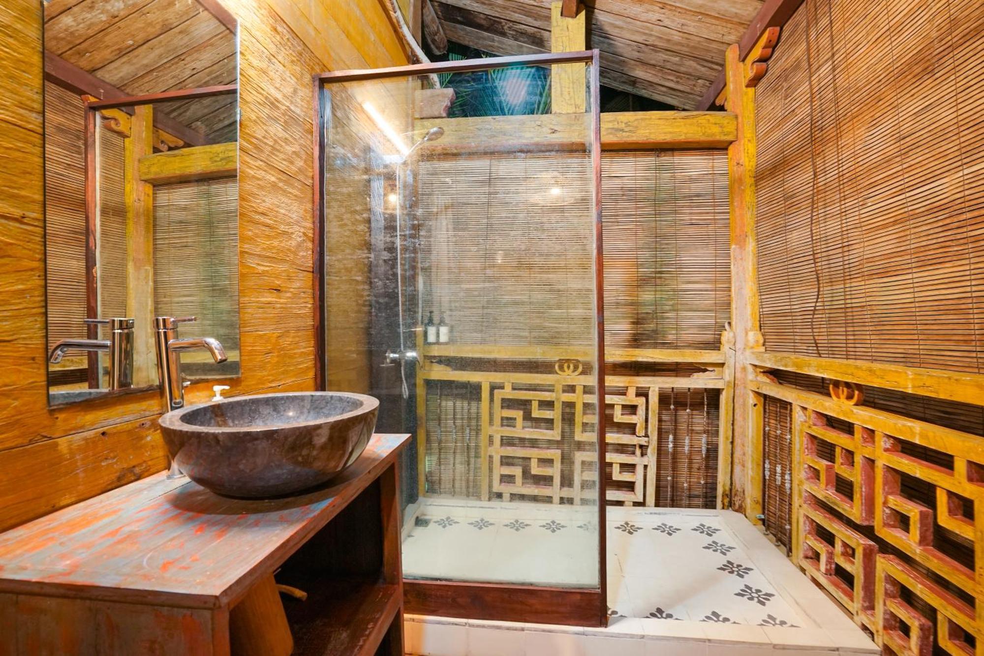 Pagoda, Sumptuous 4br With Tropical Vibes In Seminyak Legian