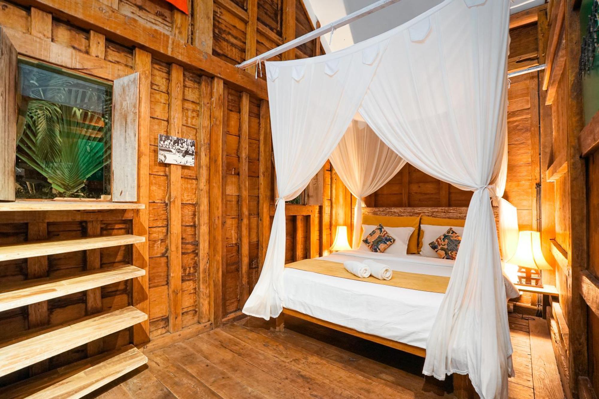 Pagoda, Sumptuous 4br With Tropical Vibes In Seminyak Pousada Legian