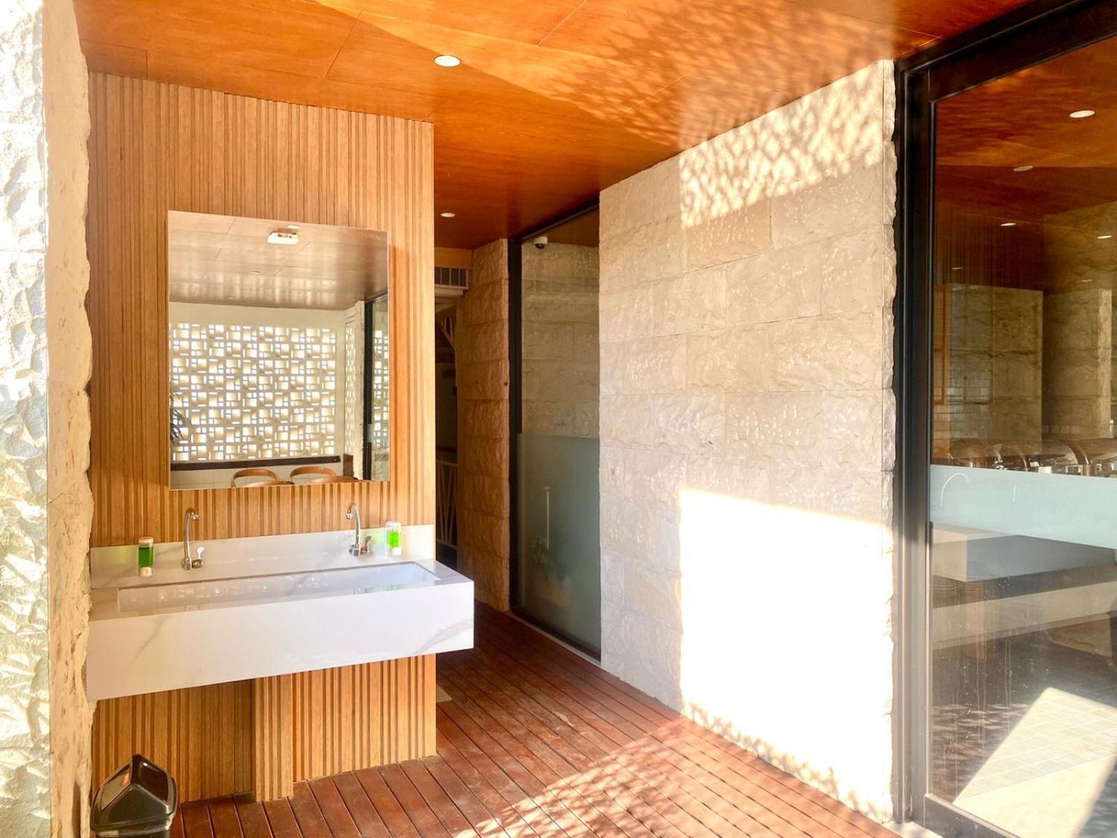 Kuta Majesty Hotel 3*