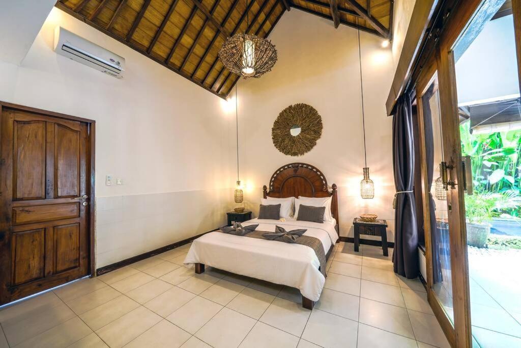 Jes - 4 Bedroom - Villa
