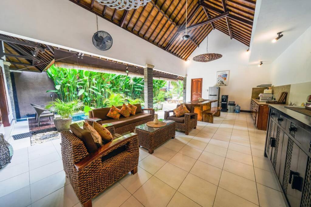 Jes - 4 Bedroom - Villa *