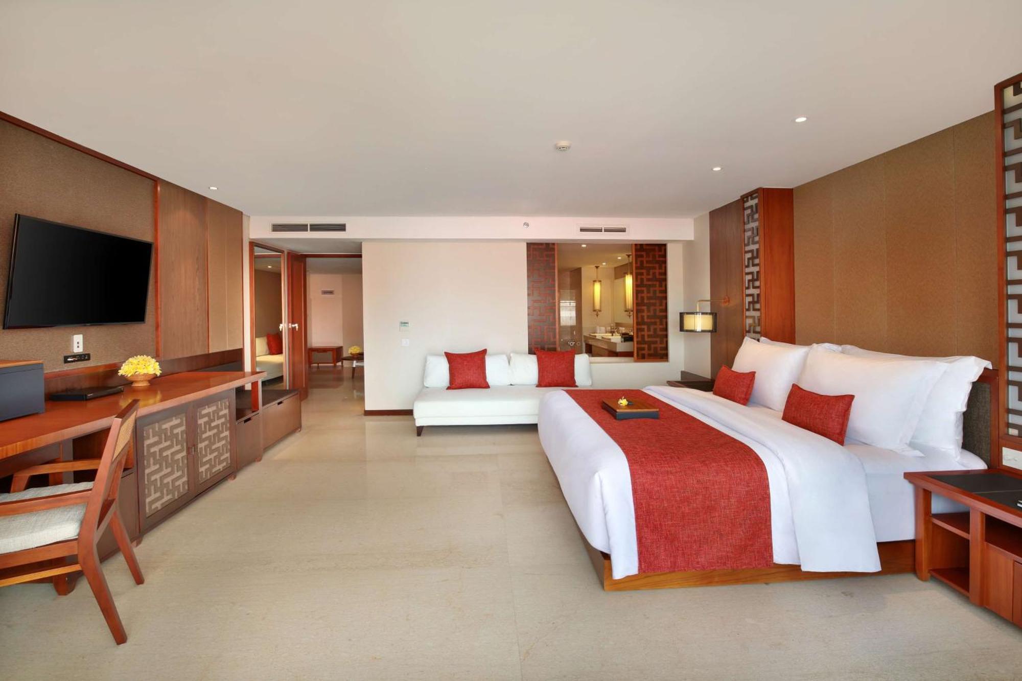 The Bandha & Hotel Legian (Bali)