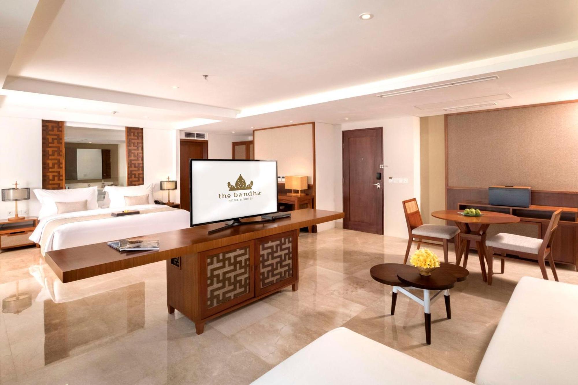 The Bandha & Hotel Legian (Bali)