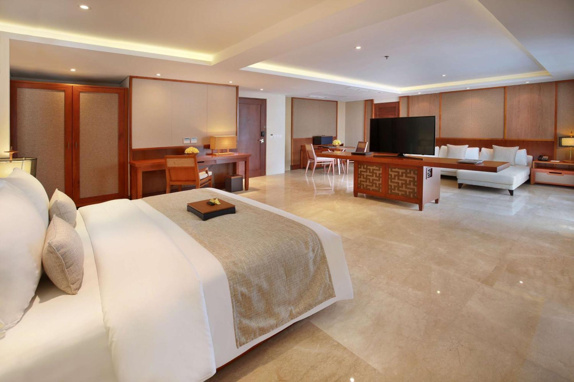 The Bandha & 5*