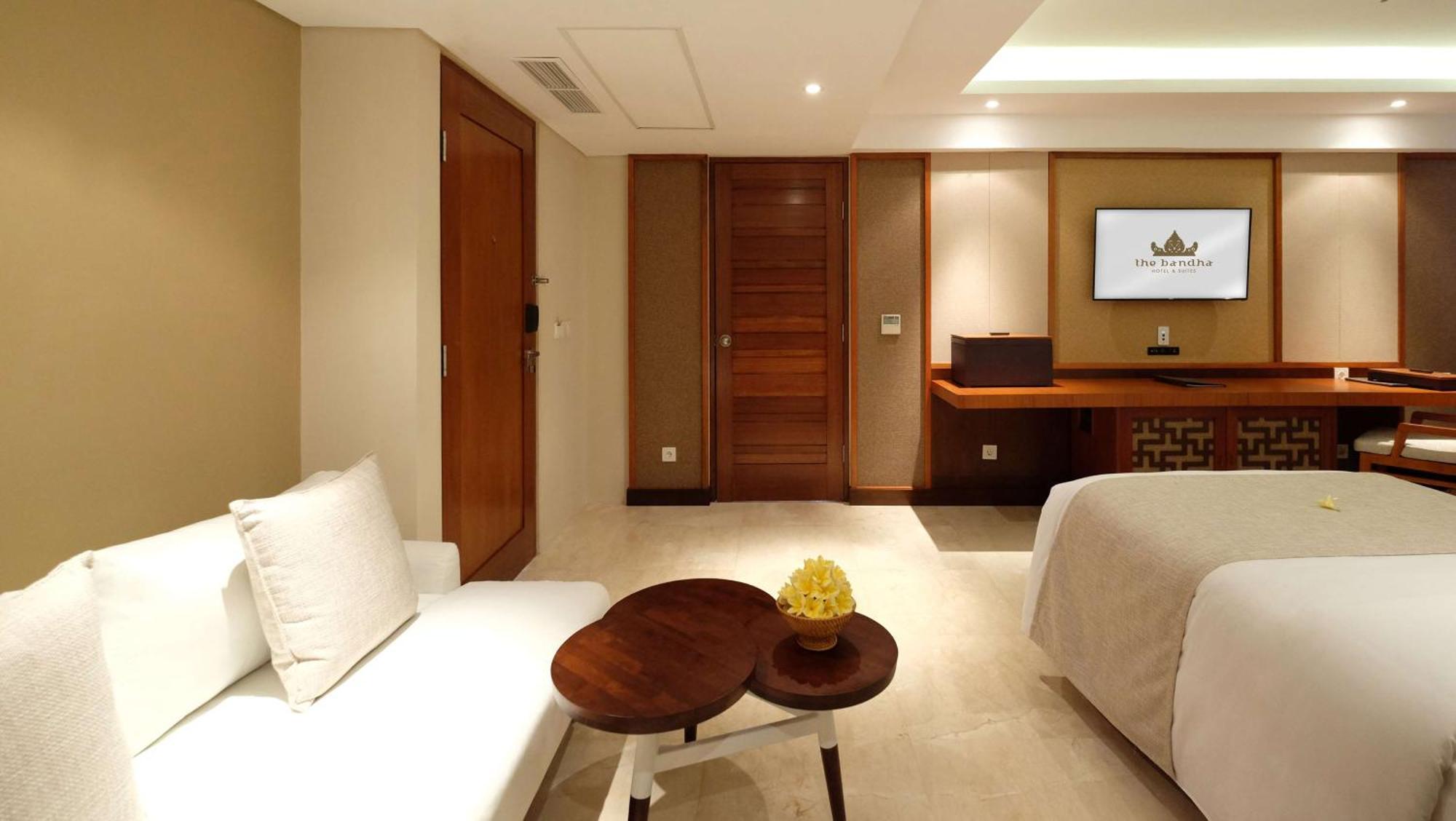 The Bandha & Hotel Legian (Bali)