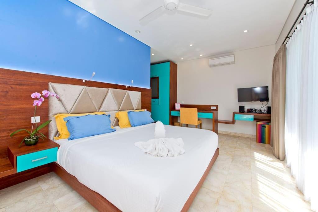Villa True Colors